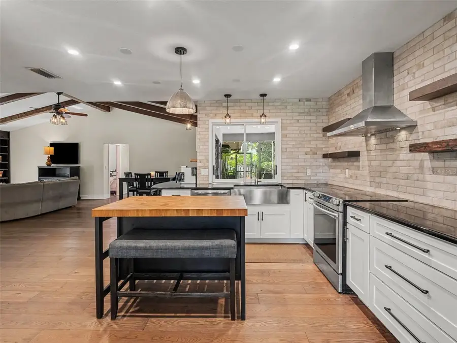 3911 Country View Cir, Sarasota, FL 34233 - #2