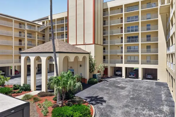 9000 Commodore Drive #305, SEMINOLE, FL 33776