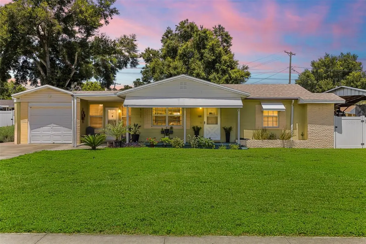 304 W Lake Avenue, Auburndale, FL 33823 - #1