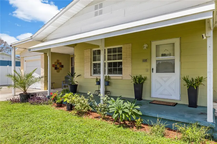 304 W Lake Avenue, Auburndale, FL 33823 - #2