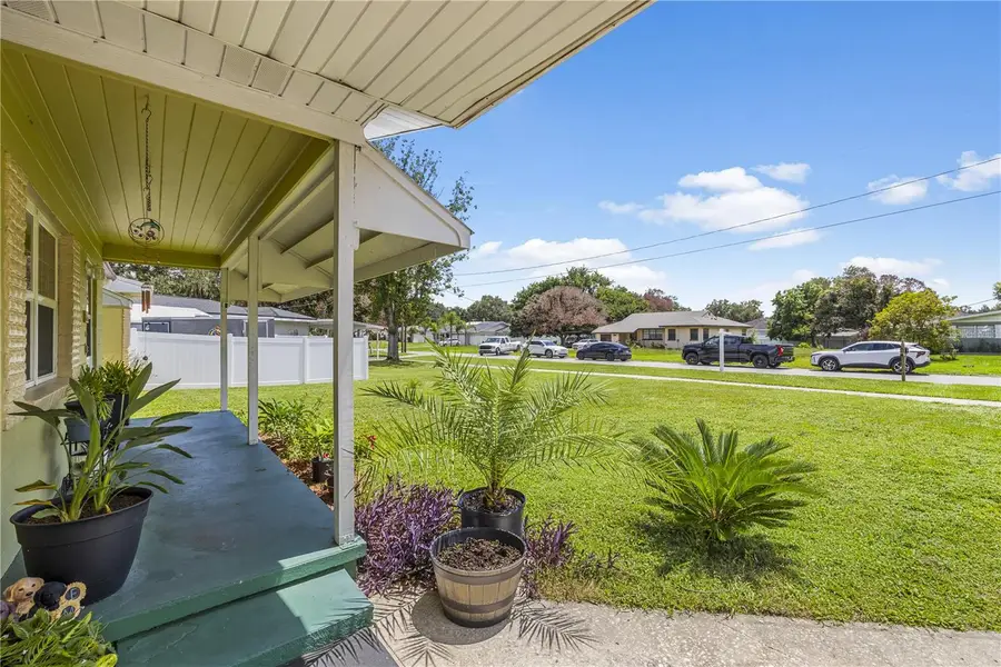304 W Lake Avenue, Auburndale, FL 33823 - #3