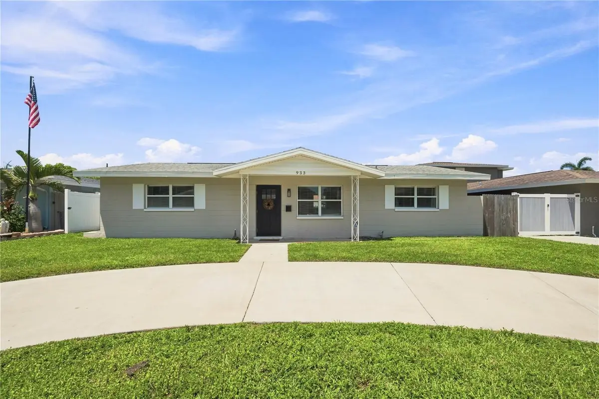 933 41st Avenue Ne, Saint Petersburg, FL 33703 - #1