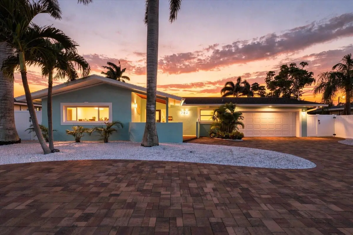 7852 Causeway Boulevard S, Saint Petersburg, FL 33707 - #1