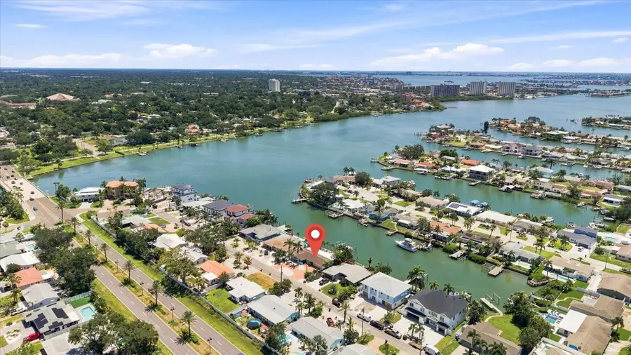 7852 Causeway Boulevard S, Saint Petersburg, FL 33707 - #3