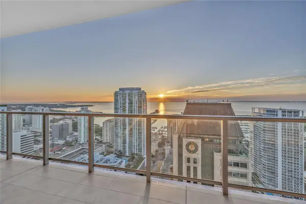 275 1st Avenue S #3704, ST PETERSBURG, FL 33701