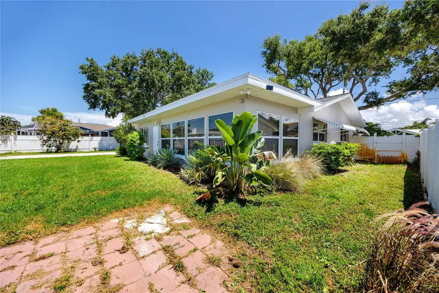 1744 Harbor Circle E, Largo, FL 33770 - #2