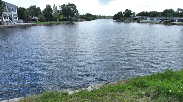 560 7th Street S, SAFETY HARBOR, FL 34695