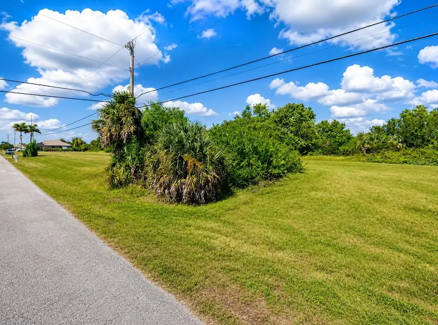 2133 Ne 25th Ter, Cape Coral, FL 33909 - #2