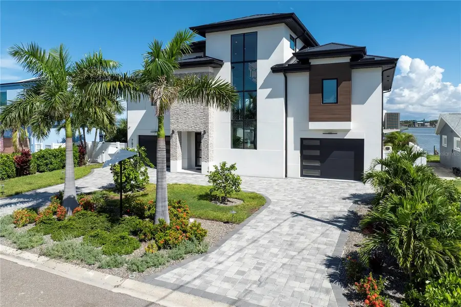 7973 Causeway Boulevard N, Saint Petersburg, FL 33707 - #2