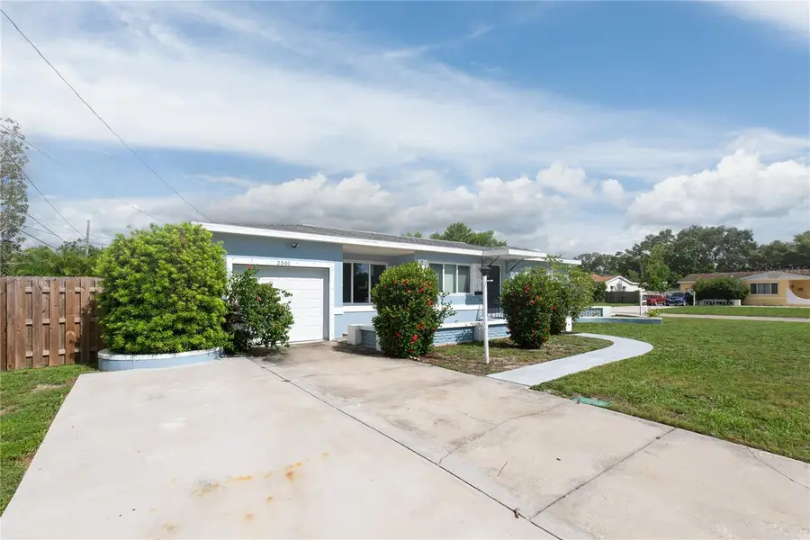 2501 Leslee Lake Drive N, Saint Petersburg, FL 33713 - #2