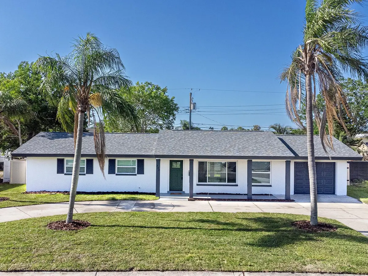 352 79th Avenue Ne, Saint Petersburg, FL 33702 - #1