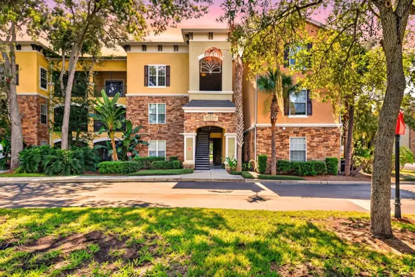 10103 Courtney Oaks Circle #302, TAMPA, FL 33619