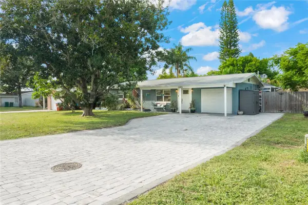 13915 94th Avenue, SEMINOLE, FL 33776