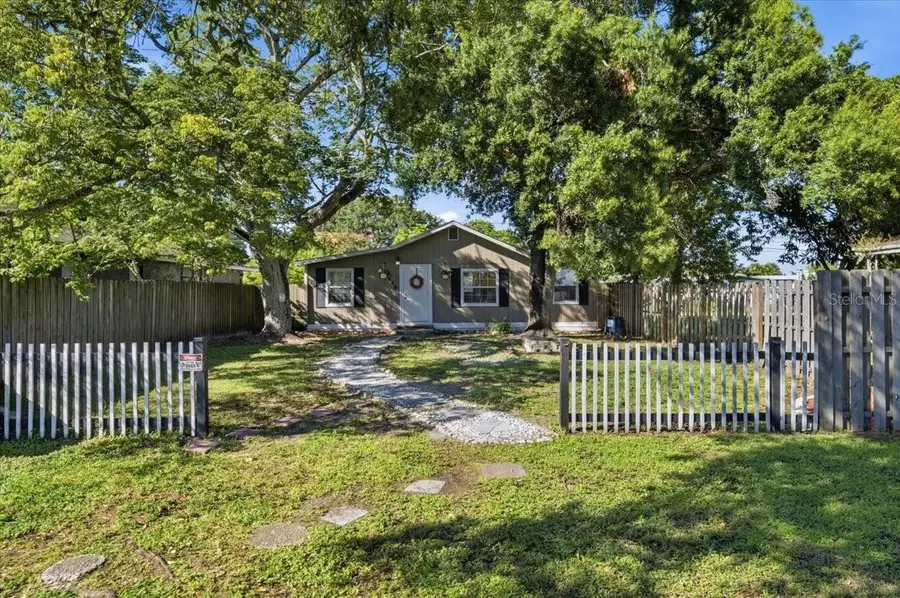 449 38th Avenue N, Saint Petersburg, FL 33704 - #3