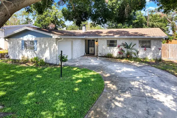 8253 137th Lane, SEMINOLE, FL 33776