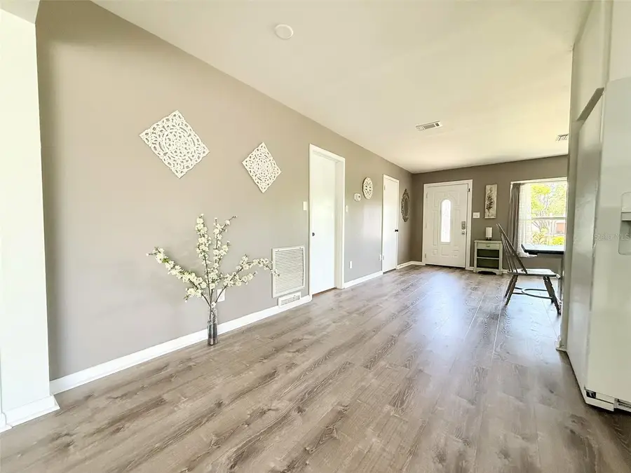 102 Glen Ridge Avenue, Temple Terrace, FL 33617 - #3