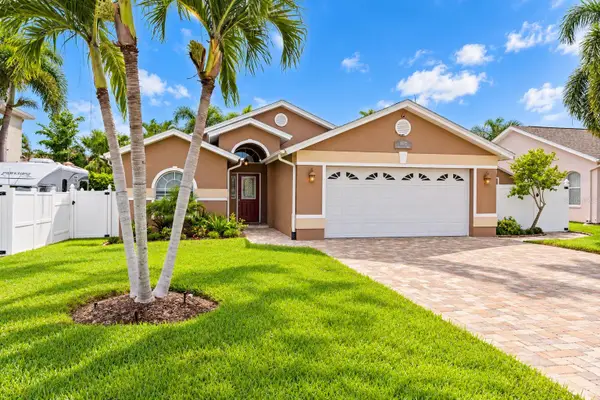 10612 Lake Vista Drive, SEMINOLE, FL 33772