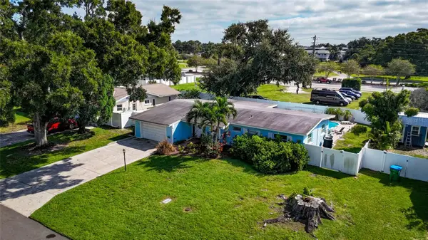 8465 Ridgewood Circle, SEMINOLE, FL 33772