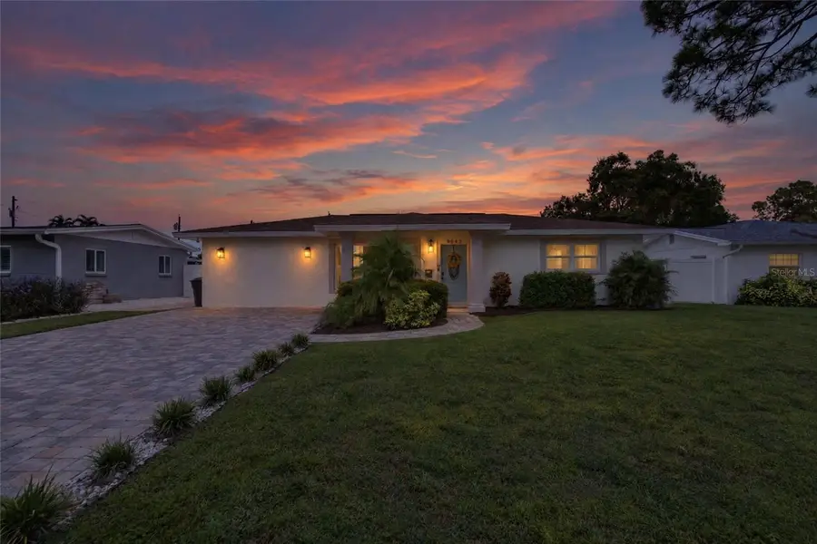 9043 2nd Street N, Saint Petersburg, FL 33702 - #2