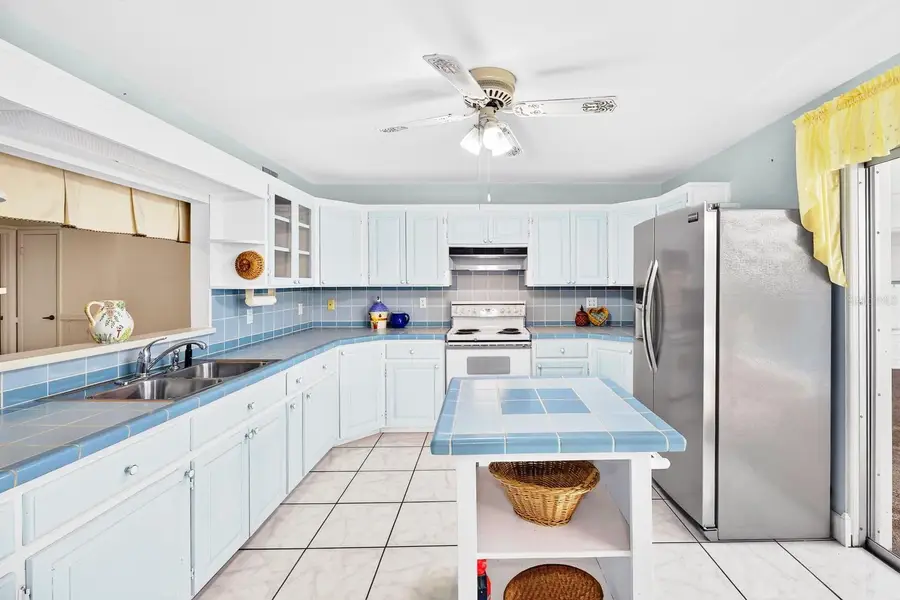 521 S Larry Circle, Brandon, FL 33511 - #3