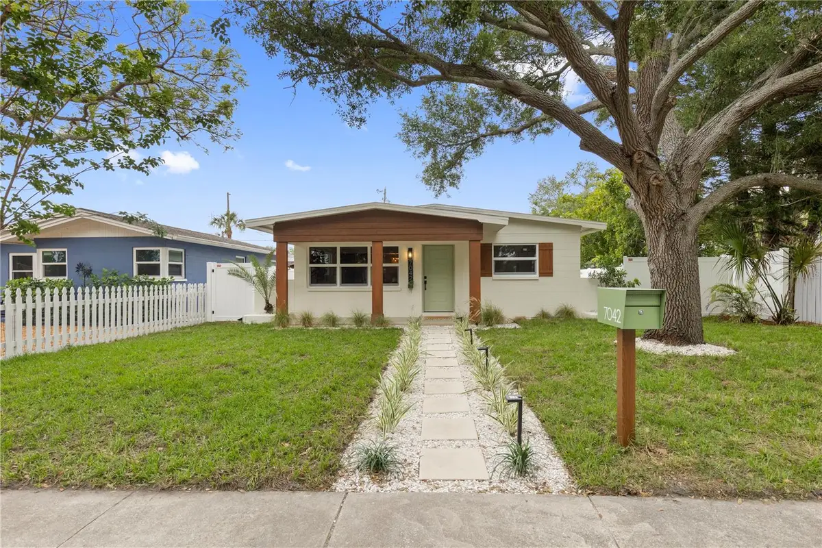 7042 Dartmouth Avenue N, Saint Petersburg, FL 33710 - #1