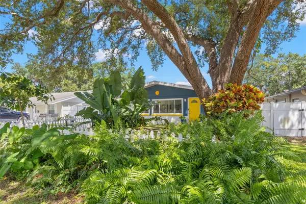 613 Cedarwood Street N, ST PETERSBURG, FL 33703