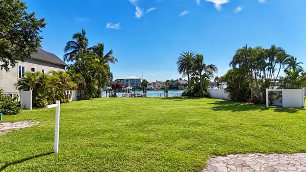 41 N Pine Circle, BELLEAIR, FL 33756