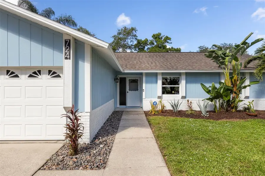 724 Glengary Ln, Palm Harbor, FL 34683 - #3