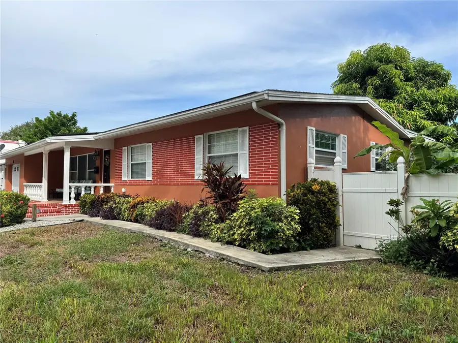 401 46th Avenue S, Saint Petersburg, FL 33705 - #3