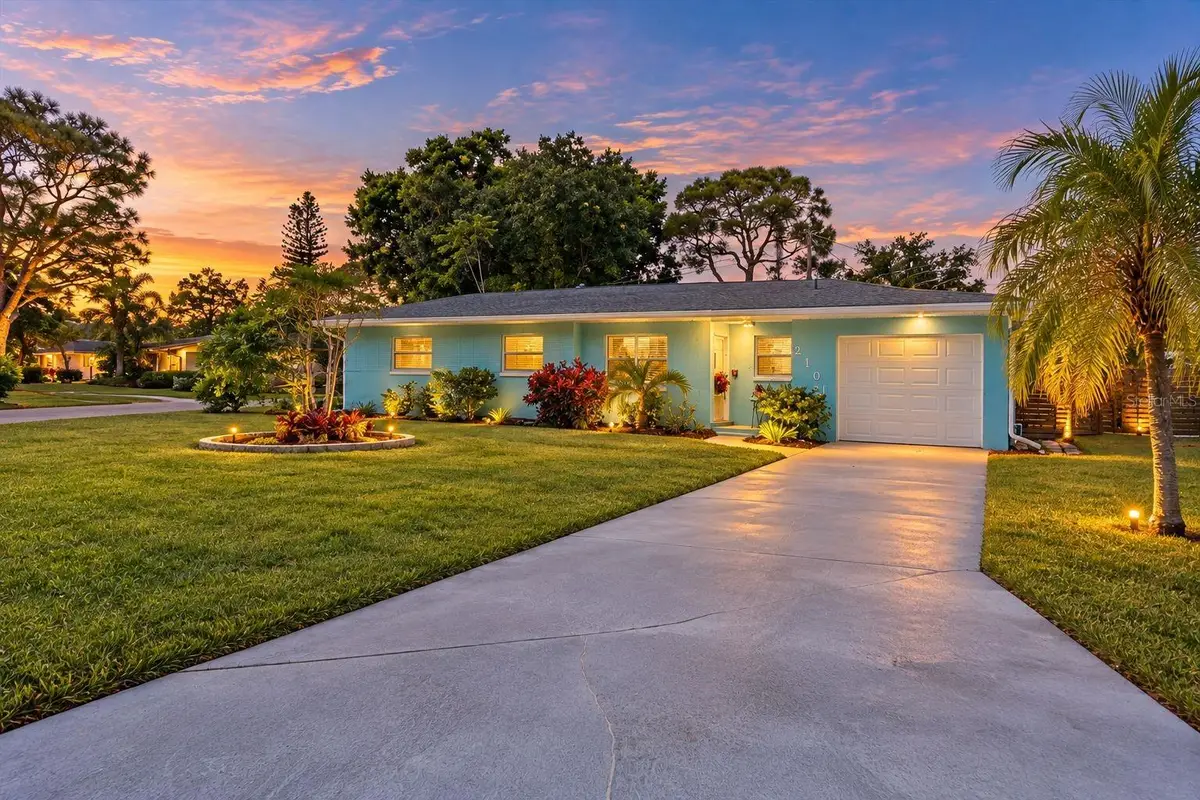 2101 68th Avenue S, Saint Petersburg, FL 33712 - #1