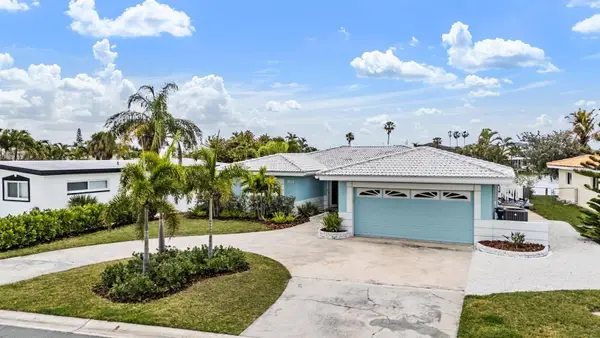 11425 5th Street E, TREASURE ISLAND, FL 33706