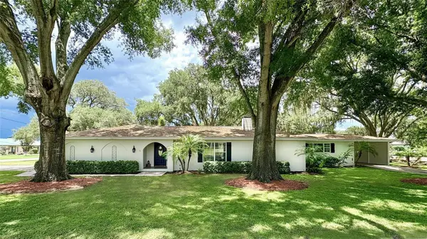 10 W Lake Hamilton Circle, WINTER HAVEN, FL 33881