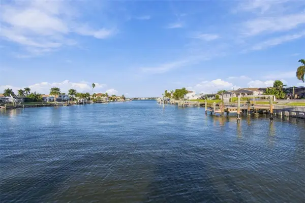 11975 7th Street E, TREASURE ISLAND, FL 33706