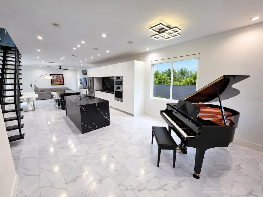 2423 2nd Avenue N, Saint Petersburg, FL 33713 - #2