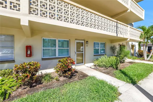 951 79th Avenue N #120, ST PETERSBURG, FL 33702
