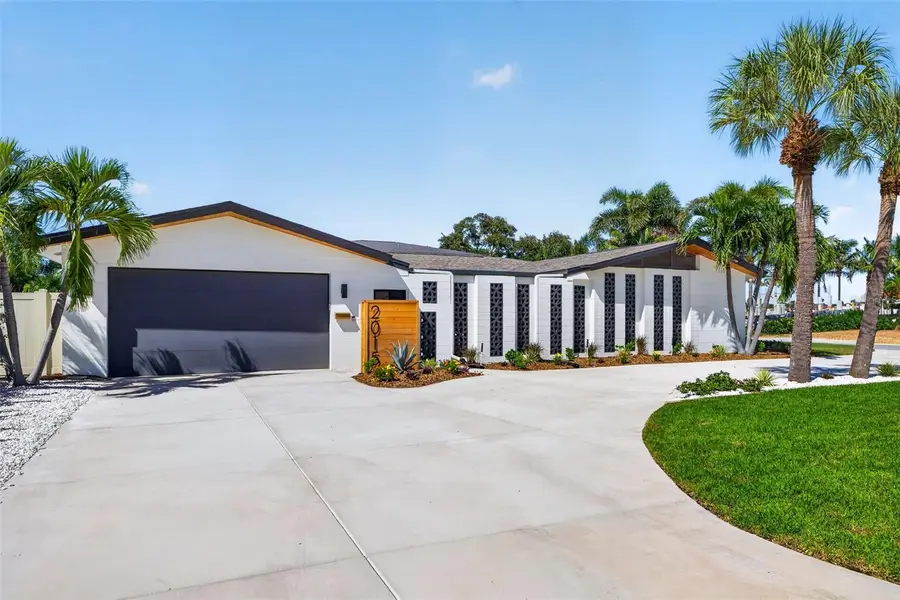 2015 Dolphin Boulevard S, Saint Petersburg, FL 33707 - #2