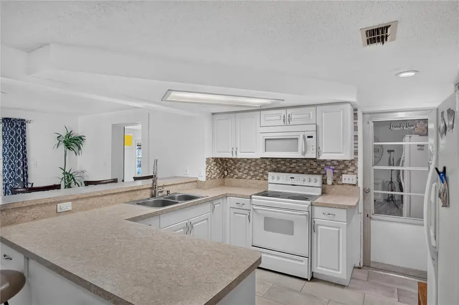 6020 17th Street, Zephyrhills, FL 33542 - #2