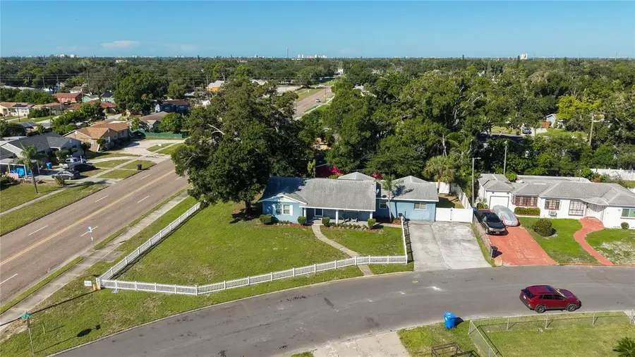 427 39th Street S, Saint Petersburg, FL 33711 - #2