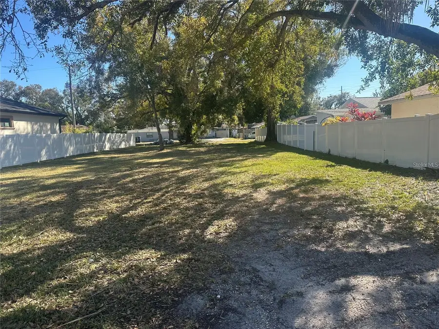2710 W Lake Avenue, Tampa, FL 33607 - #2