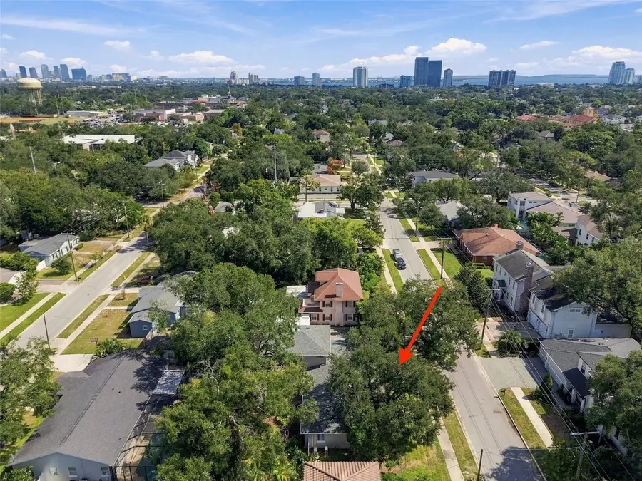 3913 W Barcelona Street, Tampa, FL 33629 - #2