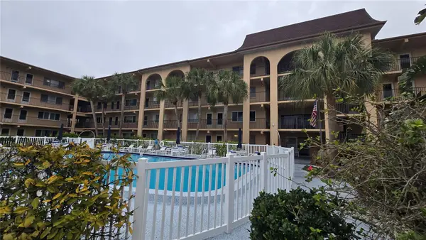 2525 W Bay Drive #C33, BELLEAIR BLUFFS, FL 33770