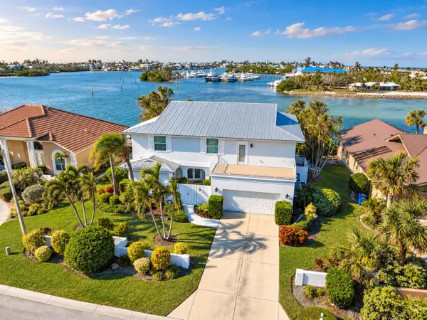 727 Key Royale Drive, HOLMES BEACH, FL 34217