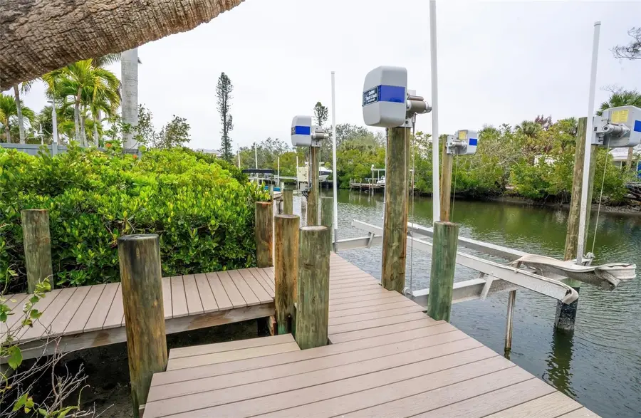 5169 Oxford Drive, Sarasota, FL 34242 - Image #2