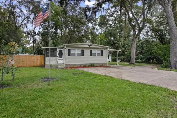 24007 River Road, ASTOR, FL 32102