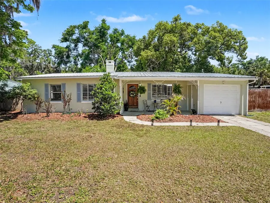 315 W 11th Avenue, Mount Dora, FL 32757 - #2