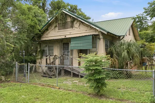 1413 E New York Avenue, DELAND, FL 32724