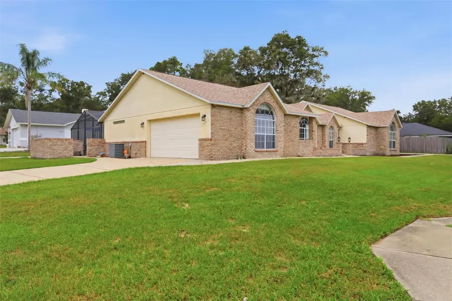 1095 E Wisconsin Avenue, Deland, FL 32724 - #2