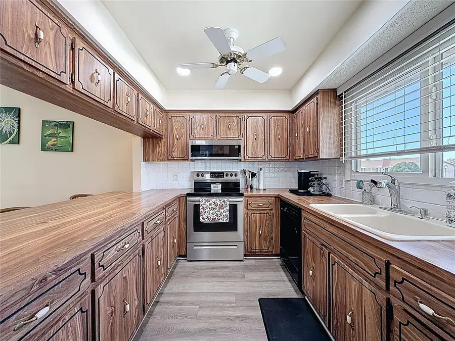 9961 Eagles Point Circle #4, Port Richey, FL 34668 - Image #3