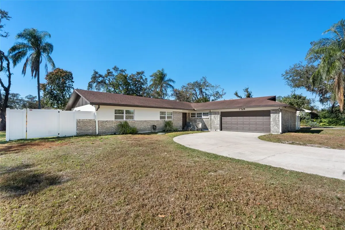 7124 Wrenwood Circle, Tampa, FL 33617 - Image #1