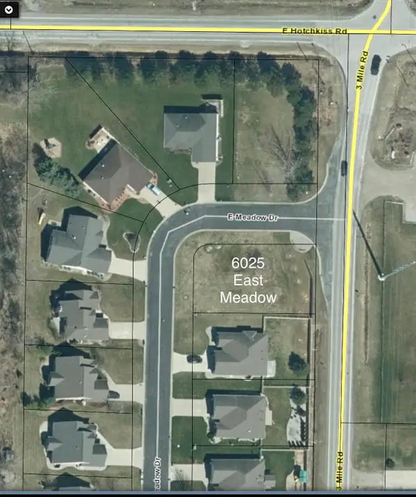 6025 East Meadow Drive, Bay City, MI 48706